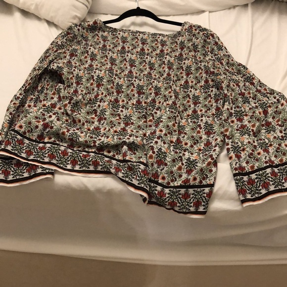 Ladies Max Studio Floral blouse - Picture 2 of 5